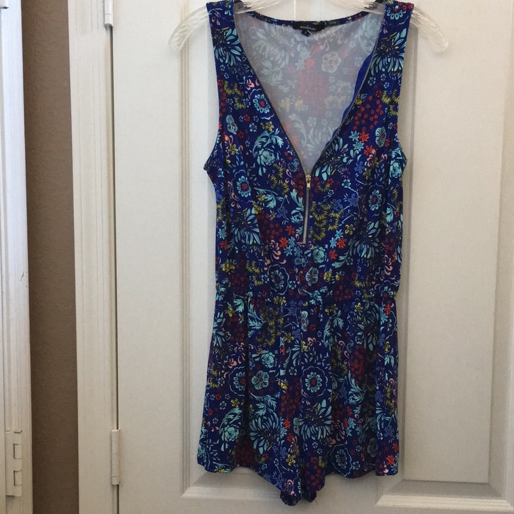 FINAL MARKDOWN Ladies ambiance romper small